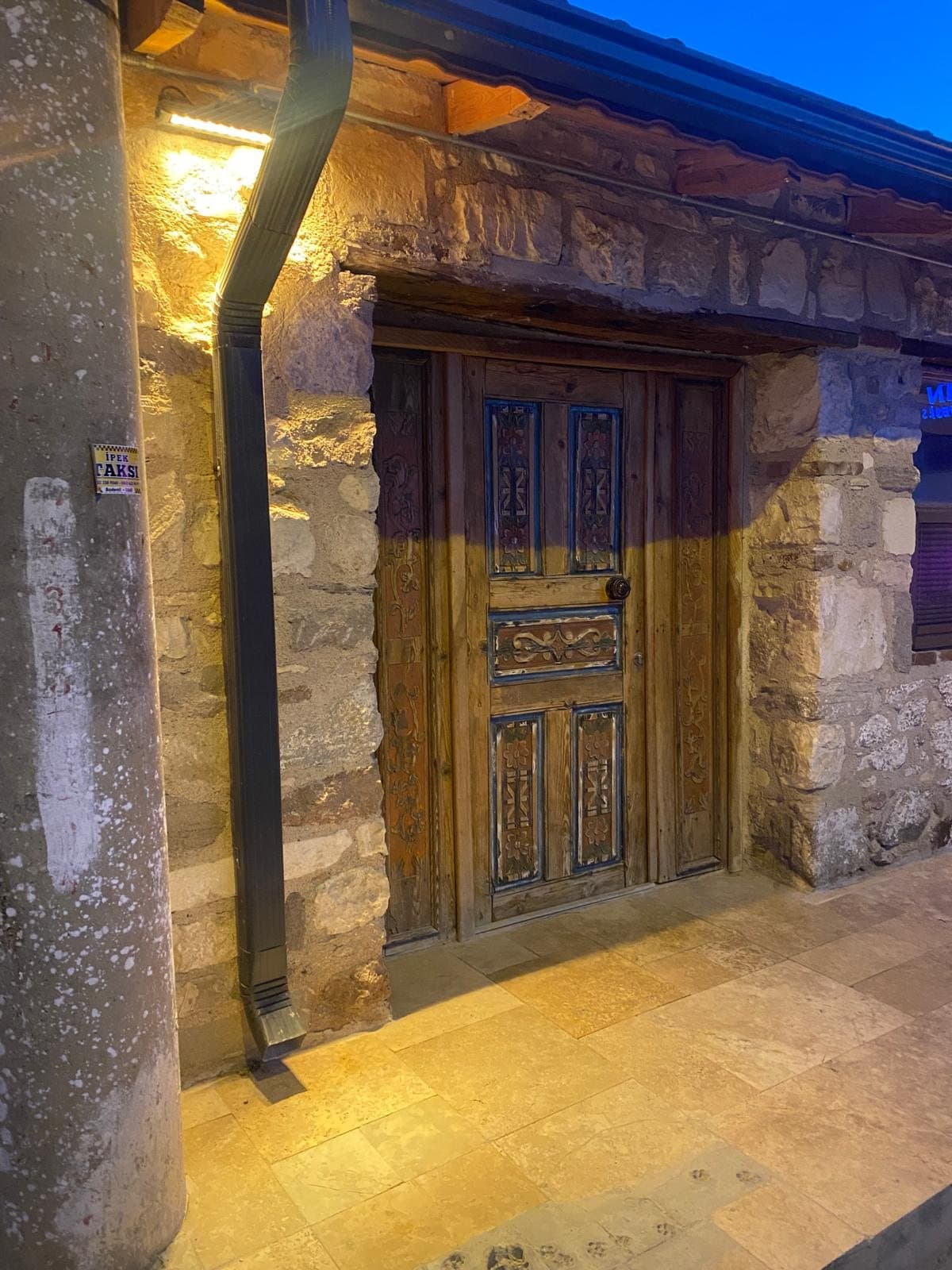 Oyma ahşap giriş kapısı