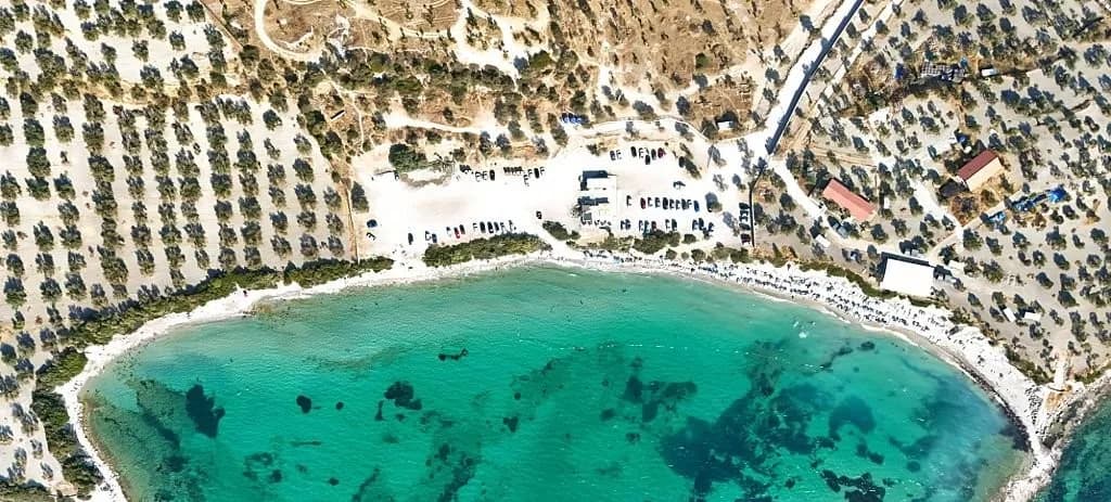 Bademli Pissa Plajı'nın turkuaz denizi ve sahili